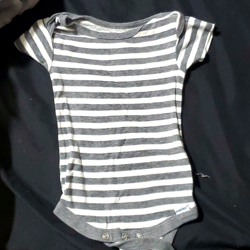 Gerber onesie grey and white 3-6 month in great condition